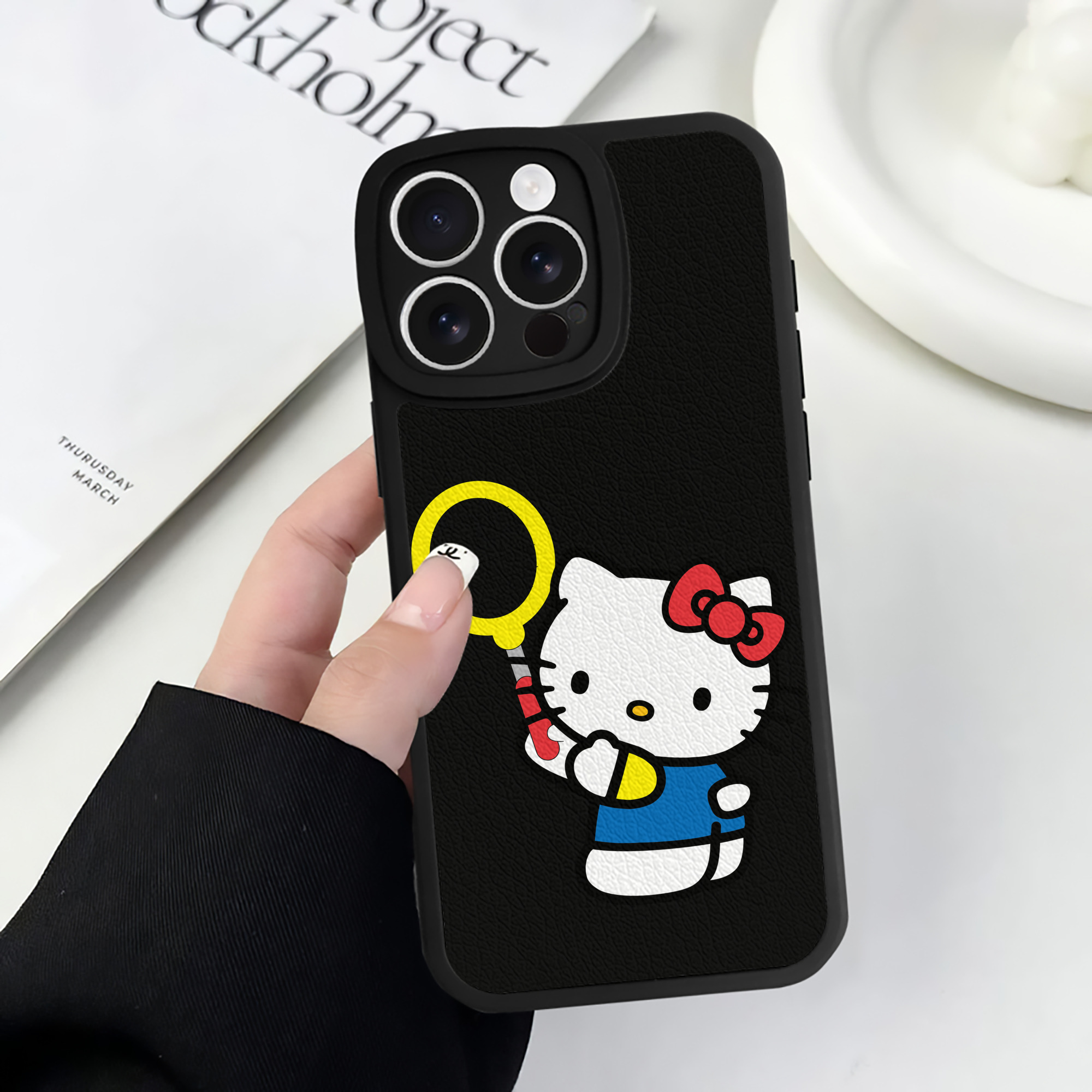 （画像用） Hello Kitty ハローキティ 【iPhone 16シリーズ対応】シリコンスマホケース（レザー調） 材質：シリコン